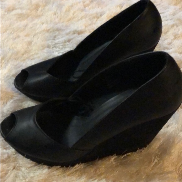 Black H&M peeptoe wedges, extremely comfortable - Picture 2 of 4